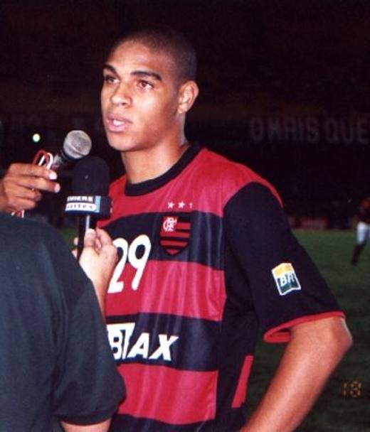 Adriano durante la sua prima esperienza nel calcio che conta: stagione 2000-2001 nel Flamengo (ci torner altre due volte)